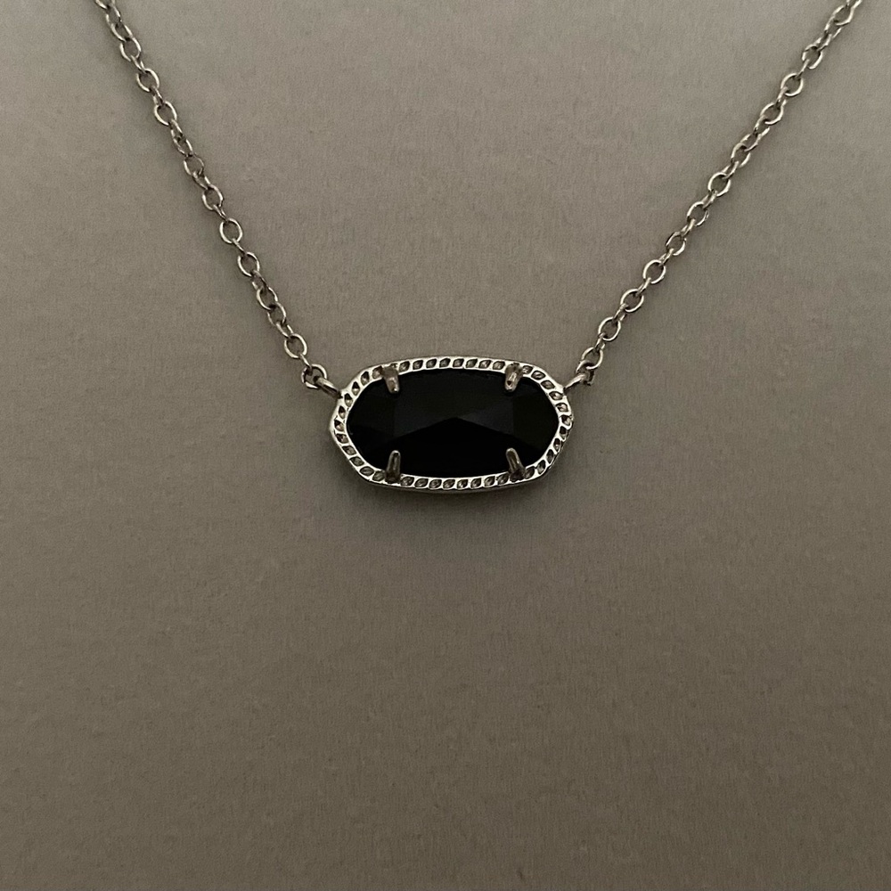 Kendra Scott necklace